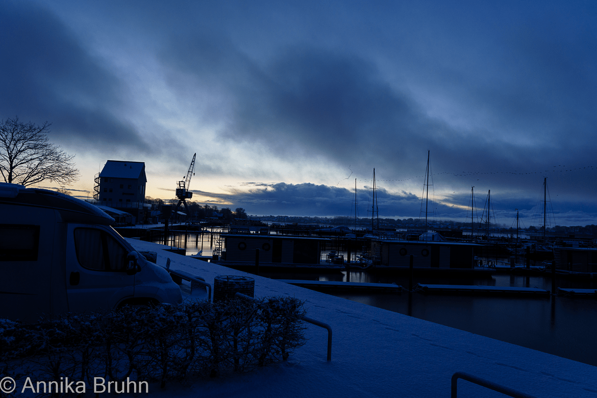 Sonnenaufgang am Hafen an der Schlei mit Schnee Überraschung!