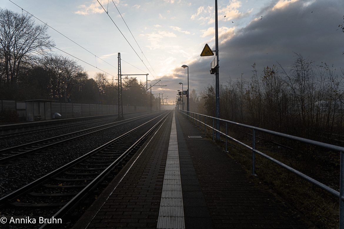 Nebel am Morgen auf den Gleisen
